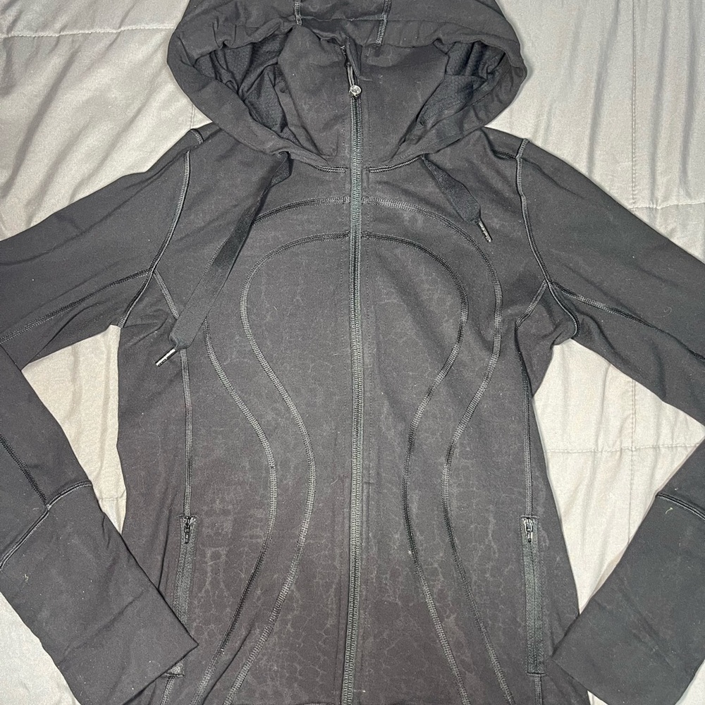 Lululemon Define Hooded Jacket Women’s Size 4 Black Gray Camo Thumb Holes‎ Zip